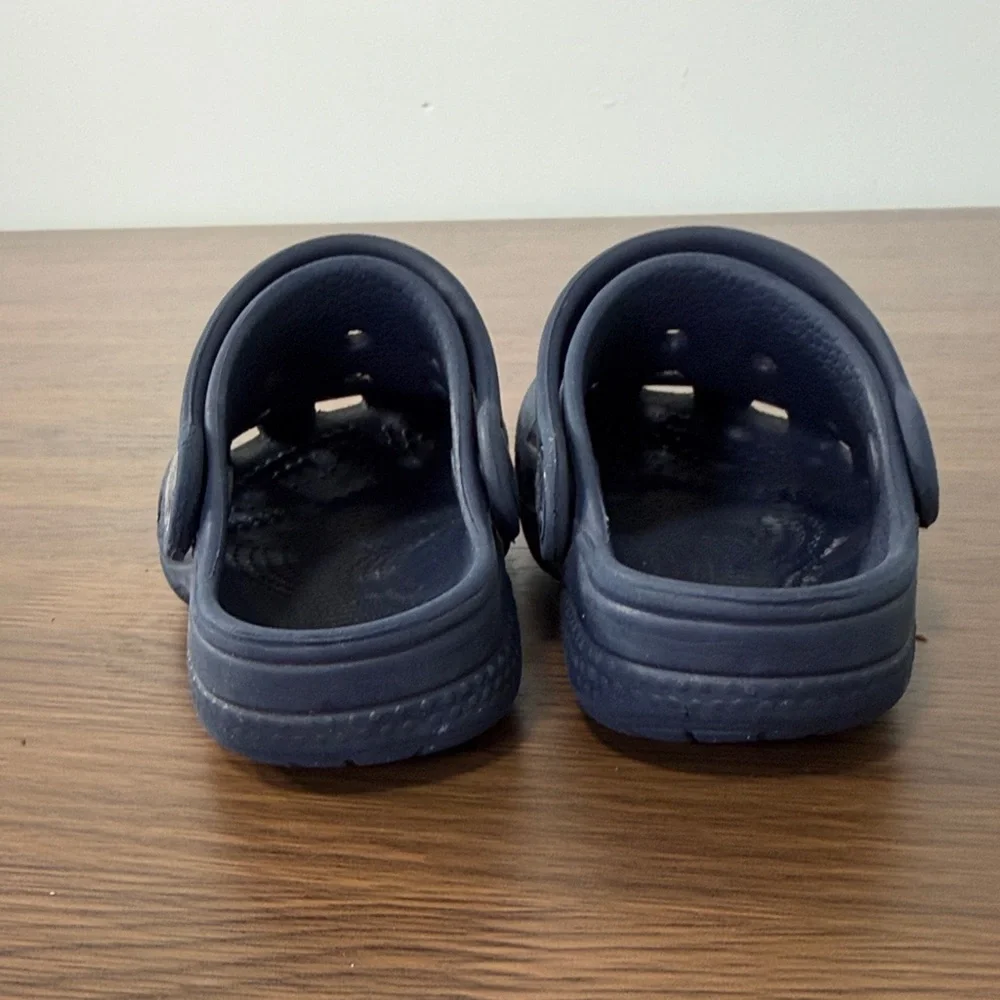 CROCS Kids Dark Blue Clogs size 4/5‎